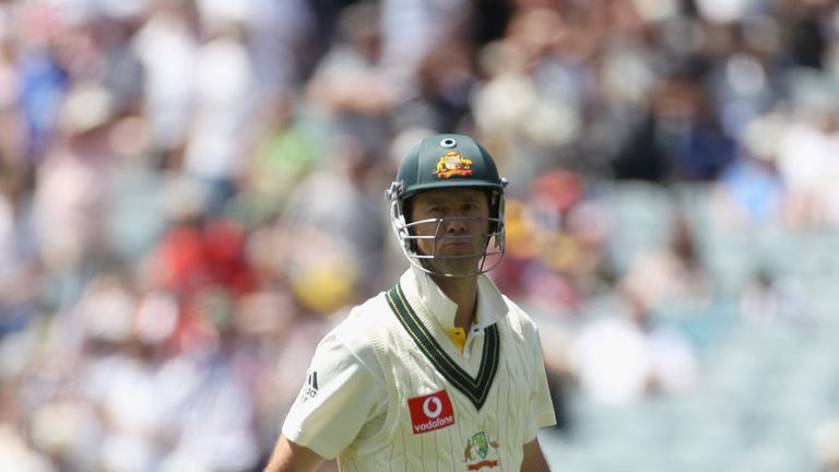 MELBOURNE, AUSTRALIA - DECEMBER 26:  Ricky Ponting of Australia walks off after his dismissal during day one of the Fourth Test match between Australia and