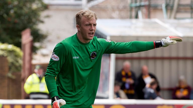 29/07/17 BETFRED CUP. MOTHERWELL V BERWICK RANGERS (1-0). FIR PARK-MOTHERWELL. Robby McCrorie in action for Berwick Rangers