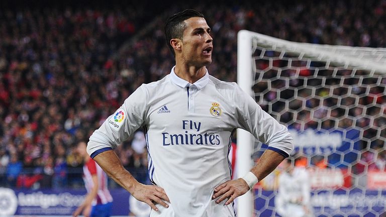 MADRID, SPAIN - NOVEMBER 19:  Cristiano Ronaldo of Real Madrid celebrate after scoring Real's 3rd goal during the La Liga match between Club Atletico de Ma