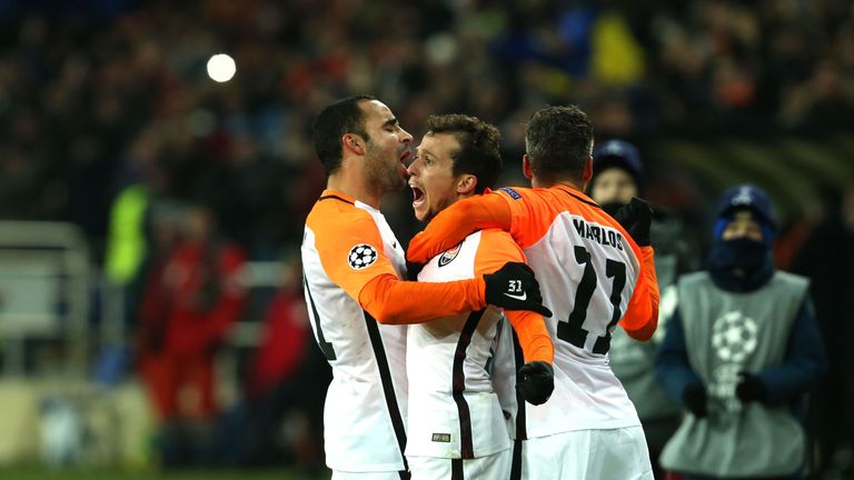 Shakhtar Donetsk's Brazilian midfielder Bernard (C) celebrate with his teammates after scoring a goal during the UEFA Champions League group F football mat