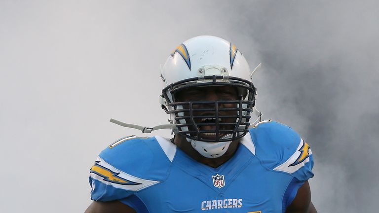 The absolute neck of former NFL linebacker Takeo Spikes : r/AbsoluteUnits