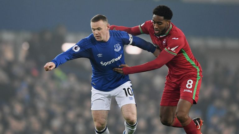 LIVERPOOL, ENGLAND - DECEMBER 18:  Wayne Rooney of Everton fends off Leroy Fer of Swansea City during the Premier League match between Everton and Swansea 