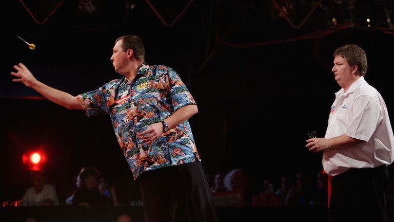 PURFLEET, UNITED KINGDOM - JANUARY 1:  Wayne Mardle in action during his match against Colin Lloyd in the 2005 Ladbrokes.com World Darts Championship at Th