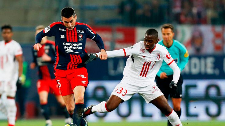 Caen's French midfielder Julien Feret (L) vies for the ball with Lille's Boubakary Soumare (R) during the French L1 football match between Caen (SMC) and L