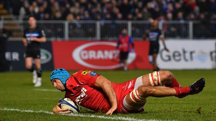 Tadhg Beirne scores for the Scarlets
