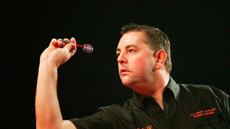 PURFLEET, ENGLAND - DECEMBER 29:  Peter Evison in action during the 2005 Ladbrokes.com World Darts Championship at The Circus Tavern on December 29, 2004 i