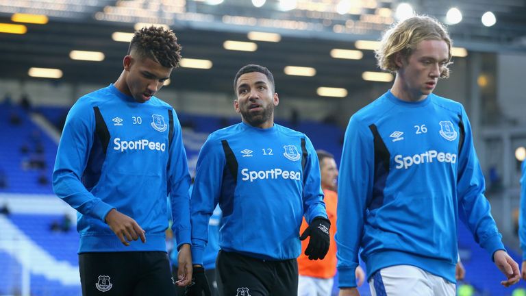 LIVERPOOL, ENGLAND - NOVEMBER 05: Mason Holgate of Everton and Aaron Lennon of Everton speak as they warm up prior to the Premier League match between Ever