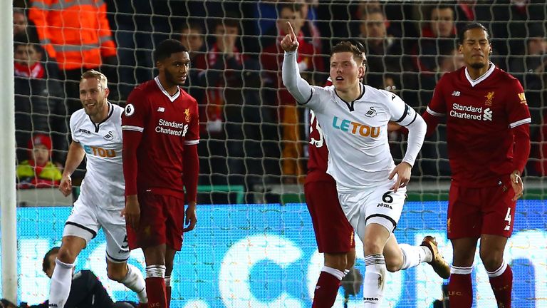 Swansea City's English defender Alfie Mawson (2nd R) celebrates after scoring the opening goal of the English Premier League football match between Swansea