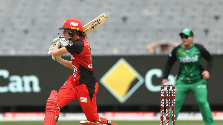 MELBOURNE, AUSTRALIA - JANUARY 20: Amy Satterthwaite of the Renegades bats during the Women's Big Bash League match between the Melbourne Stars and the Mel