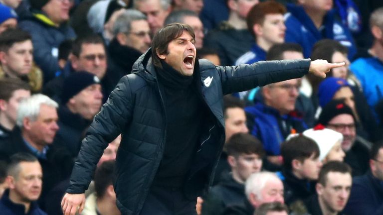 LONDON, ENGLAND - JANUARY 13:  Antonio Conte, Manager of Chelsea gives his team instructions during the Premier League match between Chelsea and Leicester 