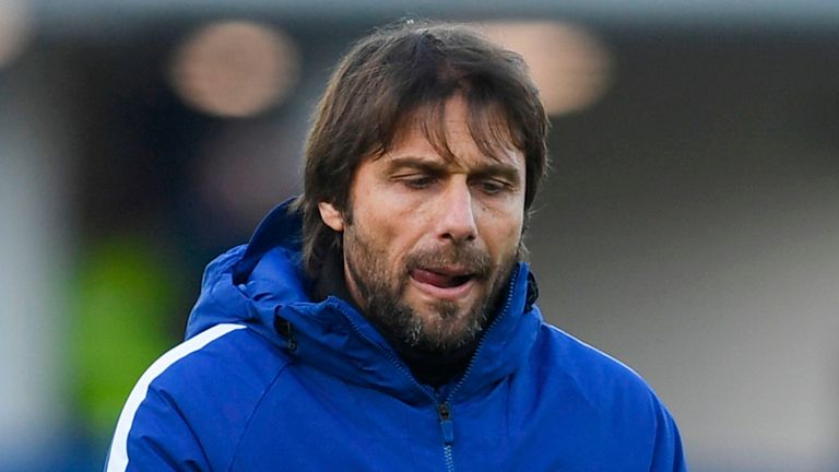 Chelsea's Italian head coach Antonio Conte gestures on the pitch after the English Premier League football match between Everton and Chelsea at Goodison Pa