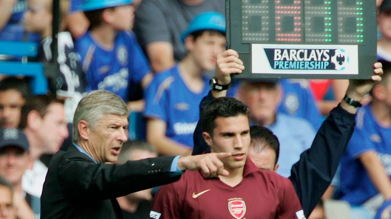 Arsenal Manager, Arsene Wenger has talks with Robin Van Persie during the 
