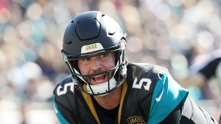 JACKSONVILLE, FL - DECEMBER 17:  Blake Bortles #5 of the Jacksonville Jaguars calls a play at the line of scrimmage in the first half of their game against