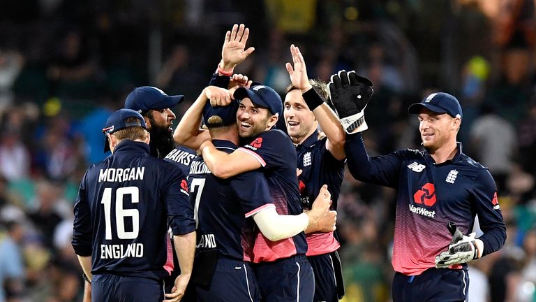 SYDNEY, AUSTRALIA - JANUARY 21:  Chris Woakes of England celebrates with team mates after taking the wicket of Marcus Stoinis of Australia during game thre