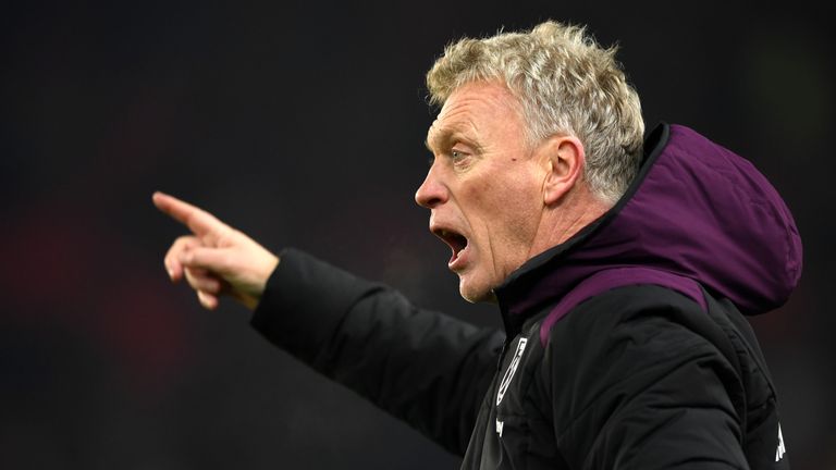 STOKE ON TRENT, ENGLAND - DECEMBER 16:  David Moyes, Manager of West Ham United reacts during the Premier League match between Stoke City and West Ham Unit