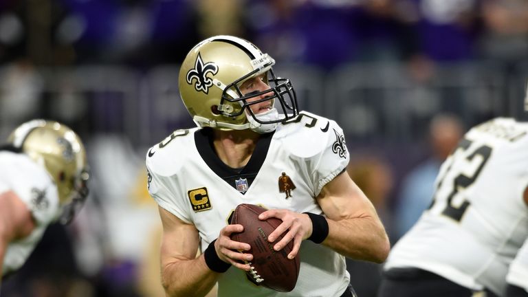 Drew Brees #9 warms up