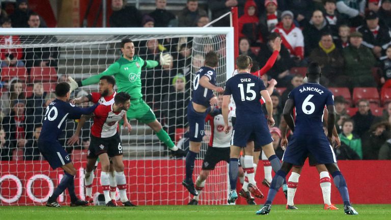Tottenham Hotspur's Harry Kane (centre) scores his side's first goal of the game during the Premier League match at St Mary's, Southampton
