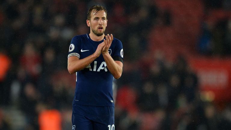 Tottenham Hotspur's English striker Harry Kane applauds supporters on the pitch after the English Premier League football match between Southampton and Tot