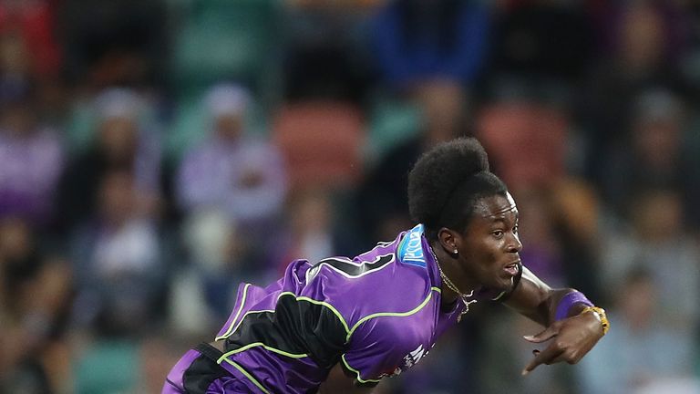 HOBART, AUSTRALIA - DECEMBER 21:  Jofra Archer of the Hurricanes bowls during the Big Bash League match between the Hobart Hurricanes and the Melbourne Ren