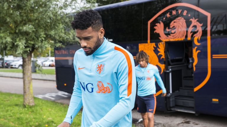 Jurgen Locadia (L) and Nathan Ake (R) of the Dutch National Team arrive at training facility De Toekomst in Amsterdam on October 8, 2017.  
The Netherlands