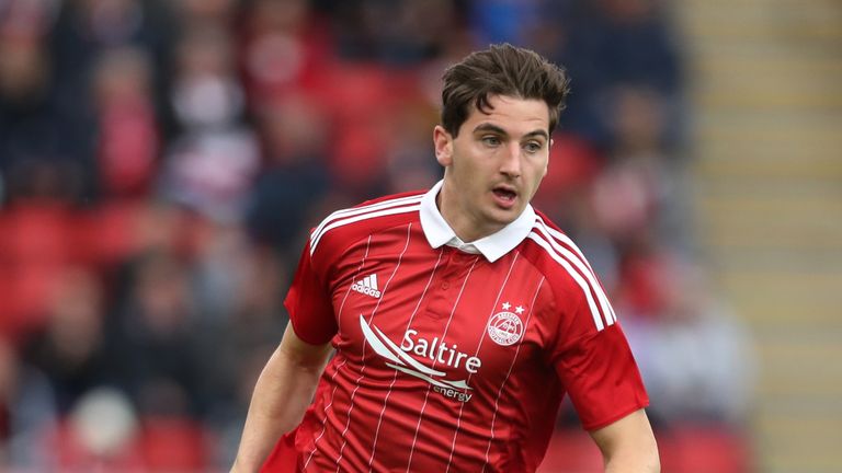 ABERDEEN, SCOTLAND - JUNE 30:  Kenny McLean of Aberdeen controls the ball during the UEFA Europa League First Qualifying Round, First Leg match between Abe