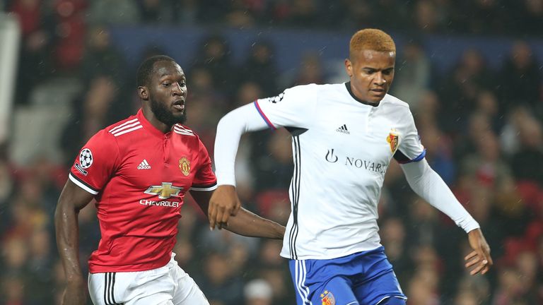 Manuel Akanji evades a challenge from Man United's Romelu Lukaku