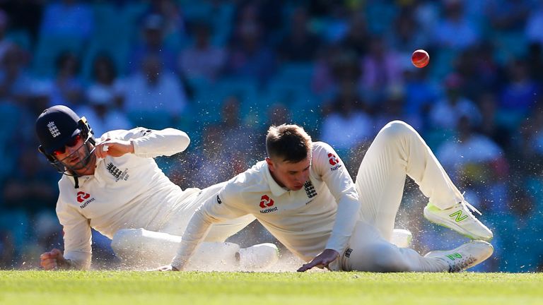 England's Mason Crane and Mark Stoneman attempt to take a catch on day two of the fifth Ashes Test match