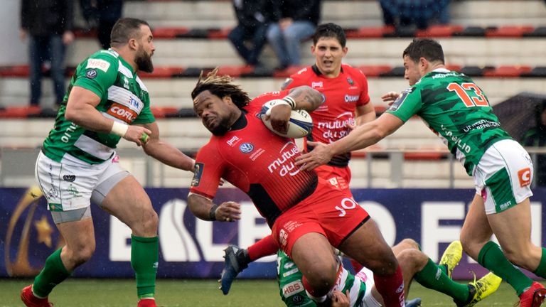 Toulon's Mathieu Bastareaud (C) is surrounded by Treviso defenders