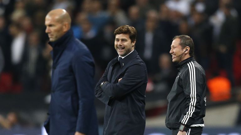 Tottenham Hotspur's Argentinian head coach Mauricio Pochettino (C) laughs by Real Madrid's French coach Zinedine Zidane (L) during the UEFA Champions Leagu
