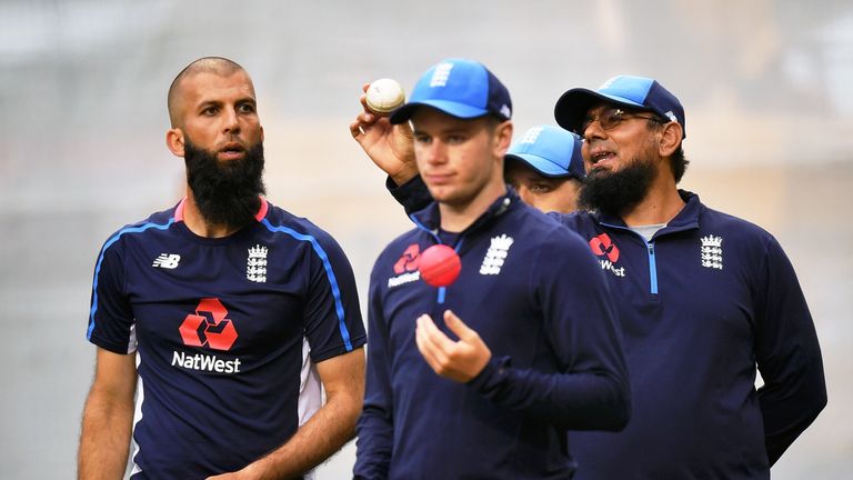 ADELAIDE, AUSTRALIA - DECEMBER 01:  (L-R) Moeen Ali of England chats with Saqlain Mushtaq spin-bowling Coach of England and Mason Crane of England during a