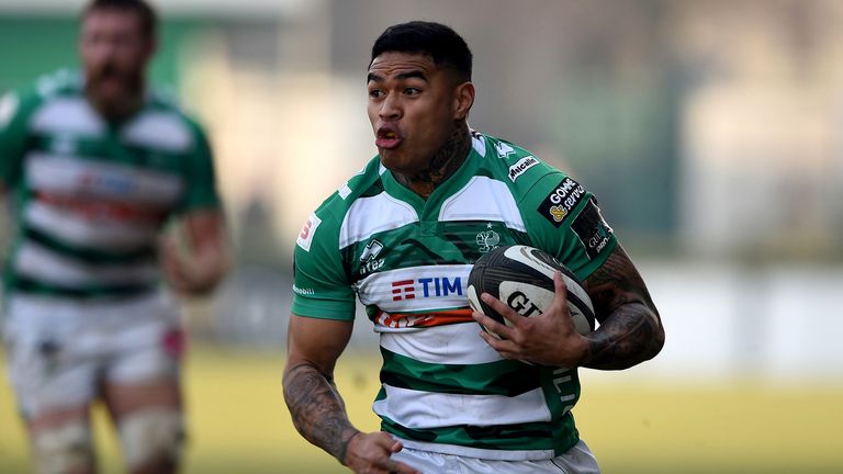 Monty Ioane races away to score one of Benetton Rugby's four tries.