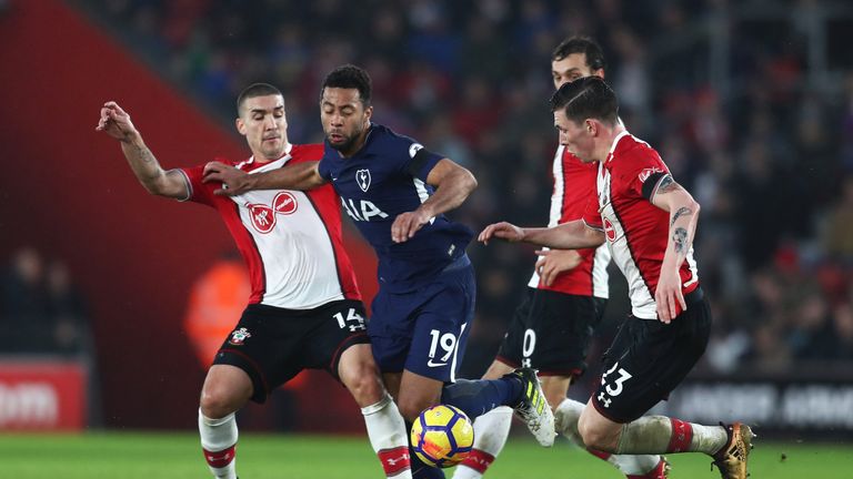 SOUTHAMPTON, ENGLAND - JANUARY 21:  Mousa Dembele of Tottenham Hotspur battles with Oriol Romeu and Pierre-Emile Hojbjerg of Southampton during the Premier