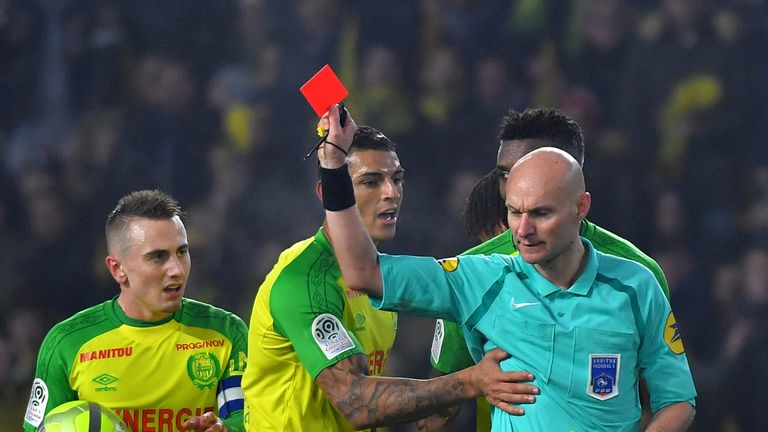 Nantes' Brazilian defender Diego Carlos (C) receives a red card during the French L1 football match between Nantes and Paris Saint-Germain (Paris-SG) at th