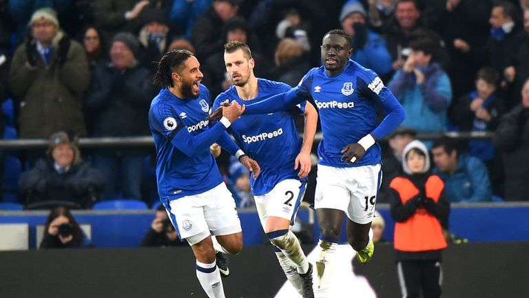 LIVERPOOL, ENGLAND - JANUARY 20:  Oumar Niasse of Everton celebrates after scoring his sides first goal with his team mates during the Premier League match