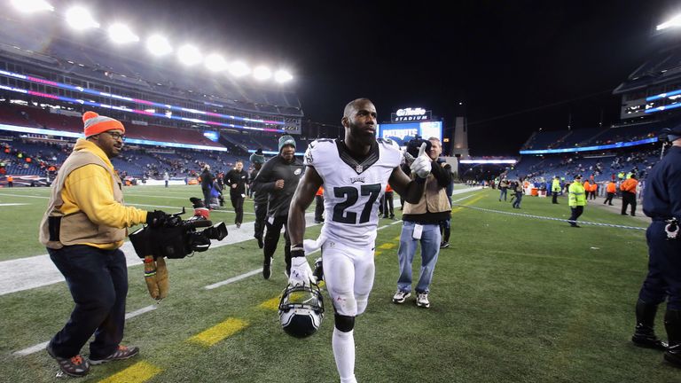 FOXBORO, MA - DECEMBER 06:  Malcolm Jenkins #27 of the Philadelphia Eagles exits the field after the game between the New England Patriots and the Philadel