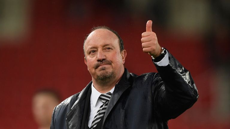 STOKE ON TRENT, ENGLAND - JANUARY 01:  Rafael Benitez, Manager of Newcastle United shows appreciation to the fans after the Premier League match between St