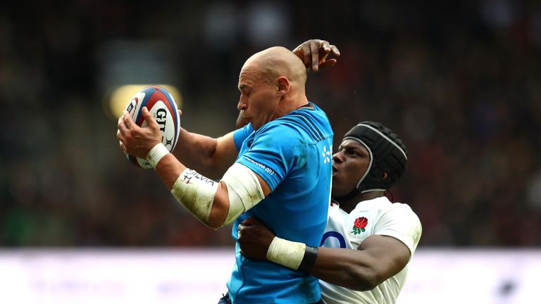 Sergio Parisse and Maro Itoje contest a lineout at Twickenham Stadium