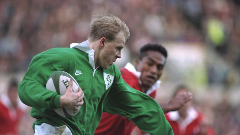 5 Nov 1994:  Simon Geoghegan of Ireland in action during a match between Ireland and the USA played Lansdowne Road, Dublin, Ireland.  \ Mandatory Credit: D