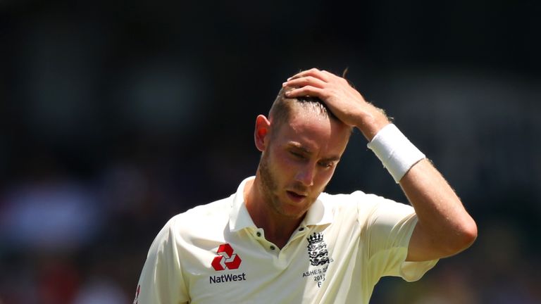 SYDNEY, AUSTRALIA - JANUARY 07:  Stuart Broad of England feels the heat during day four of the Fifth Test match in the 2017/18 Ashes Series between Austral