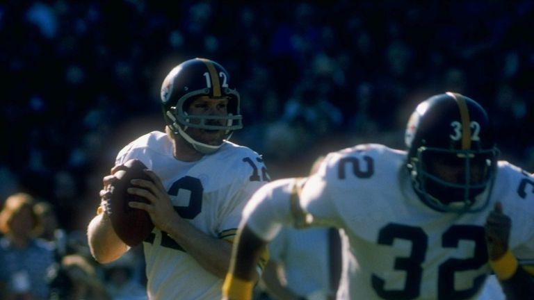 1977:  Quarterback Terry Bradshaw #12 of the Pittsburgh Steelers drops back to pass as teammate Franco Harris #32 runs to get open during a game against th