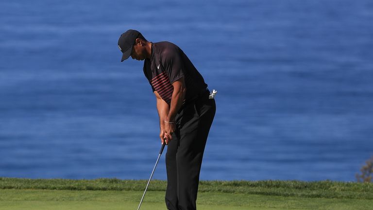 SAN DIEGO, CA - JANUARY 25:  Tiger Woods putts on the fourth green during the first round of the Farmers Insurance Open at Torrey Pines on January 25, 2018
