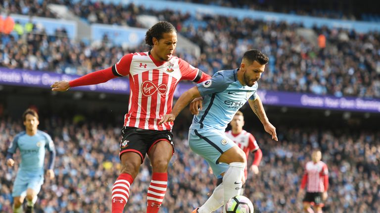 MANCHESTER, ENGLAND - OCTOBER 23: Virgil van Dijk of Southampton puts pressure on Sergio Aguero of Manchester City  during the Premier League match between