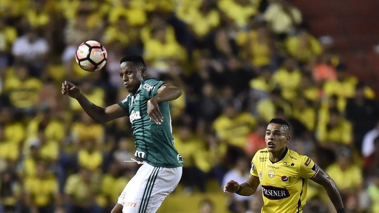 Brazil's Palmeiras Yerry Mina (L)  vies for the ball with Ecuador's Barcelona Jonatan Alvez  during their 2017 Copa Libertadores football match at Monument