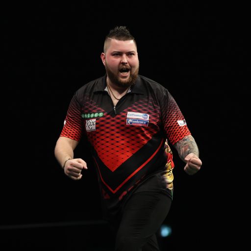 Smith wins as MvG closes in