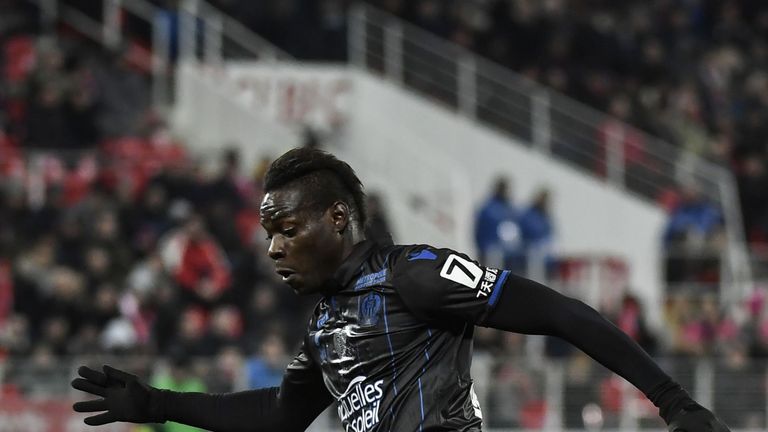 Nice's Italian forward Mario Balotelli controls the ball during the French L1 football match between Dijon FCO and OGC Nice on February 10, 2018
