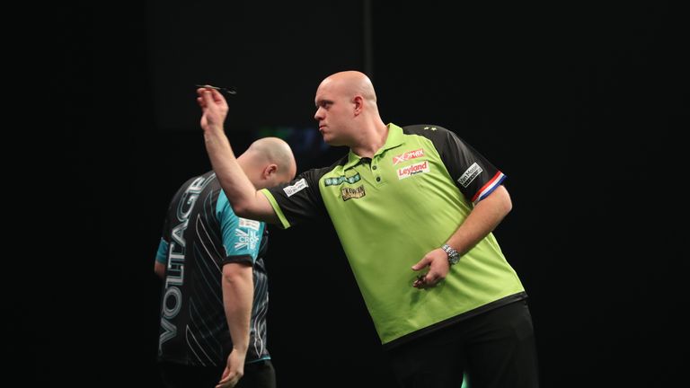 UNIBET PREMIER LEAGUE DARTS 2018.3 ARENA.DUBLIN,.IRELAND.PIC;LAWRENCE LUSTIG .MICHAEL VAN GERWEN V ROB CROSS.MICHAEL VAN GERWEN IN ACTION