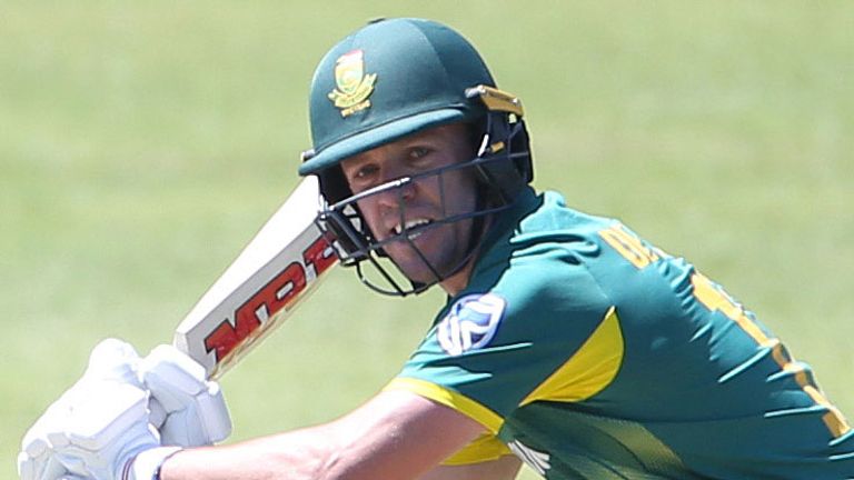 De Villiers realiza sus ejercicios de bateo en SuperSport Park en Centurion