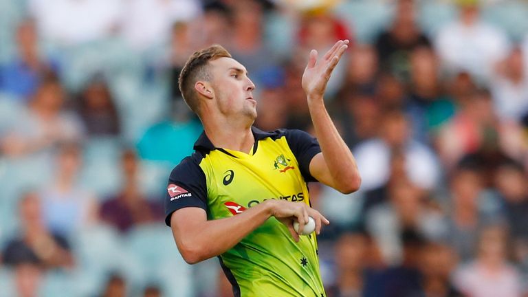 MELBOURNE, AUSTRALIA - FEBRUARY 10:  Billy Stanlake of Australia bowls during game two of the International Twenty20 series between Australia and England a