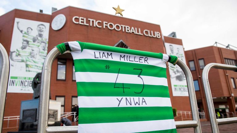 Celtic fans laid tributes to former player Liam Miller on Saturday