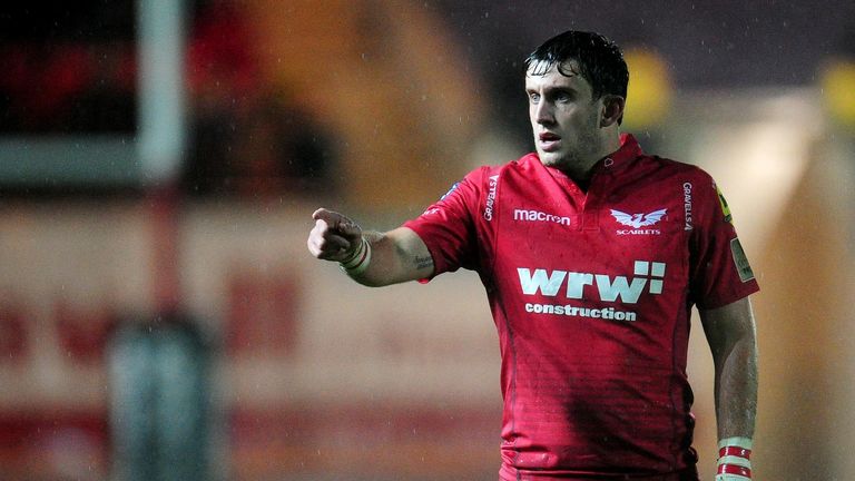 Dan Jones orchestrating proceedings for Scarlets in the Guinness PRO14 